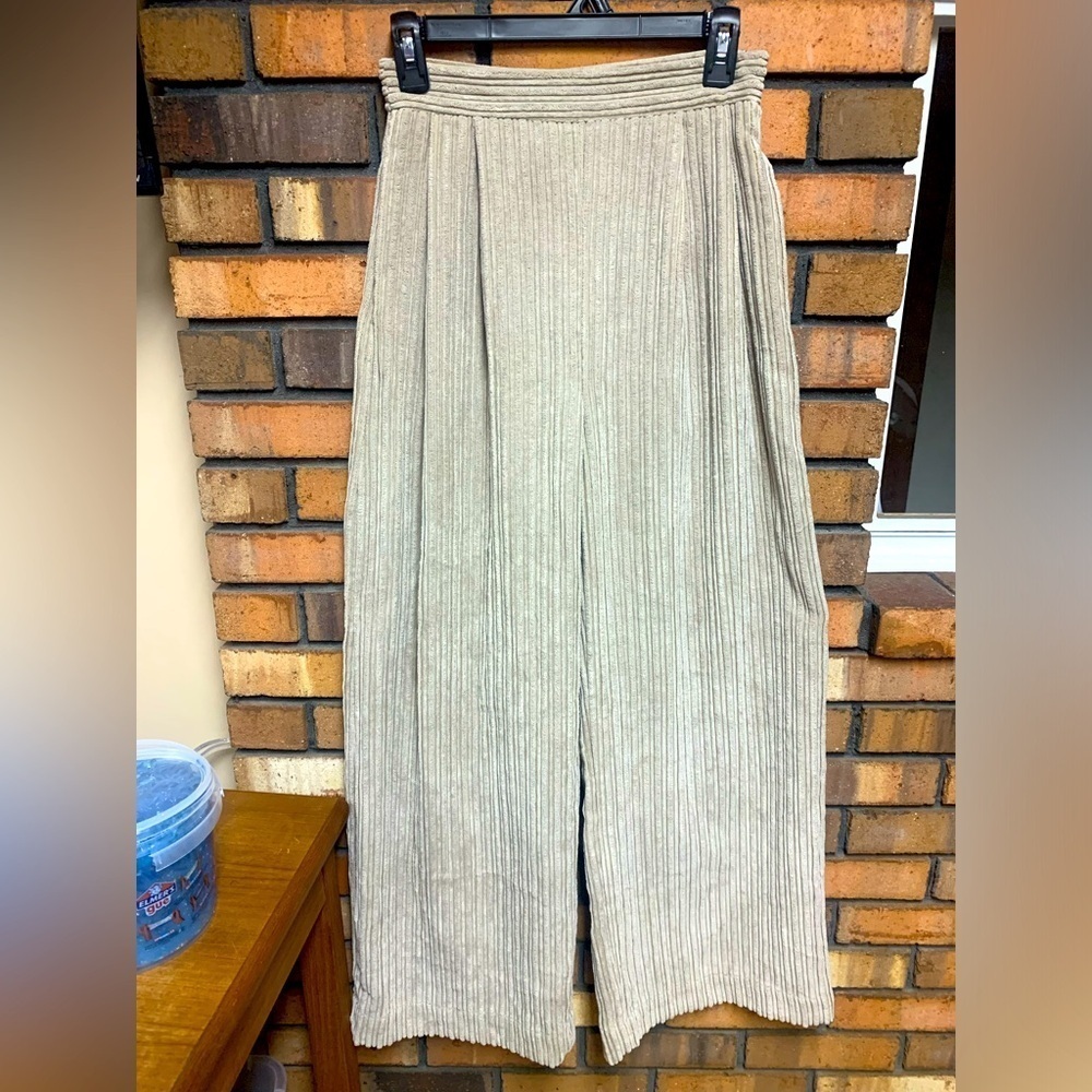Urban Outfitters Chic Ribbed Wide-Leg Pants in Beige